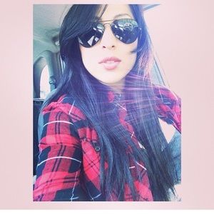 Meet your Posher, Emilia